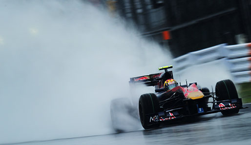 Ein Fahrer, der sich für einige Runden in den Regen traute, war Jaime Alguersuari. Er war zwölf Sekunden schneller als Timo Glock, der zweite Mutige