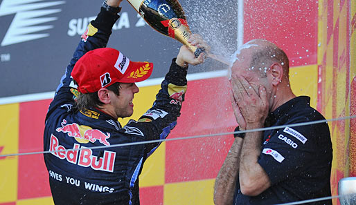 Zur Feier des Tages gab es von Vettel eine Champagner-Dusche für Red-Bull-Chefingenieur Adrian Newey