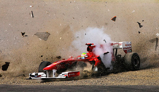 An beiden Autos geflogen die Fetzen. Auch an Massas Ferrari. Aber er darf sich nicht beschweren, es war seine Schuld