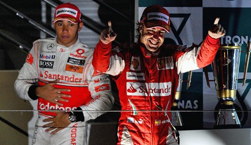 Auf dem zweiten Platz landete Lewis Hamilton, der von Rang vier gestartet war. Auch der Engländer profitierte von den Ausfällen von Webber und Vettel