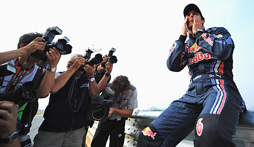 Im Fokus stand vielmehr sein Red-Bull-Kollege Mark Webber. Denn er fuhr am Freitag die Bestzeit auf dem neuen Kurs in Südkorea