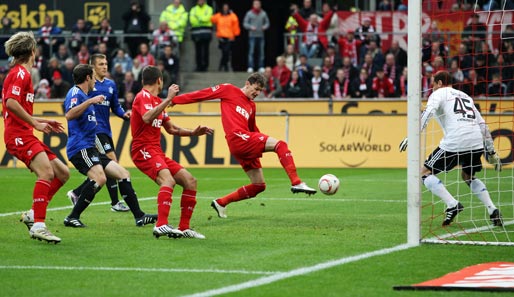 1. FC Köln - Hamburger SV 3:2: Novakovic bescherte den Hausherren mit seinem frühen 1:0 einen Start nach Maß