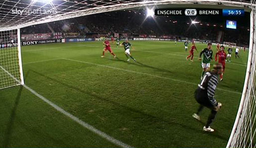 Enschede - Bremen 1:1: Werders Auftritt bei Twente war anfangs von Kampf und Krampf geprägt. Und dann passierte auch noch das: ...