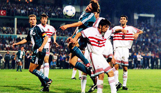 EM-Quali 1998. In Bursa verliert die deutsche Mannschaft durch ein Eigentor von Oliver Kahn mit 0:1