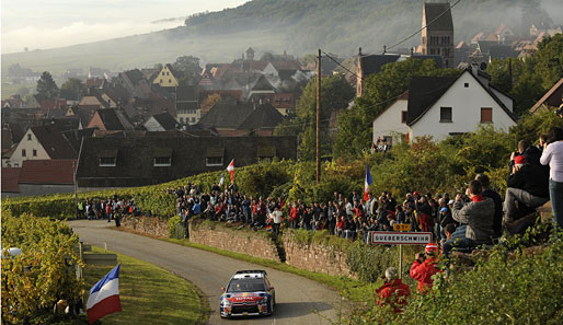 Malerische Kulisse für die WRC Rallye von Frankreich: Im Elsass geben die Spanier Daniel Sordo und Diego Vallejo vom Citroen C4 Junior Team ordentlich Gas