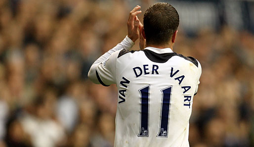 Rafael Van der Vaart applaudiert seinen Fans bei den Tottenham Hotspurs. Den Rücken dreht er ihnen nicht zu, er gilt bereits nach ein paar Spielen als Publikumsliebling