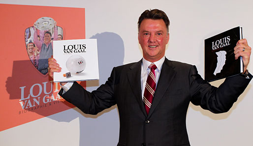 Trotz Krise beim FC Bayern, hat Louis van Gaal sein Lachen nicht verlernt. Heute stellte er sein neues Buch in München vor.