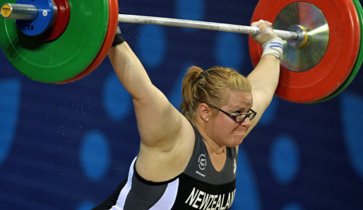 Und nochmal Commonwealth Games in Neu-Dehli: Gewichtheberin Tracey Lambrechs in Action. Die gute Frau hatte offenbar ihre Kontaktlinsen vergessen