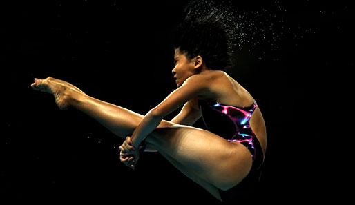 Körperspannung pur für die Haltungsnoten: Traisy Vivien Tukiet bei ihrem Sprung vom 10-Meter-Brett bei den Commonwealth Games in Indien