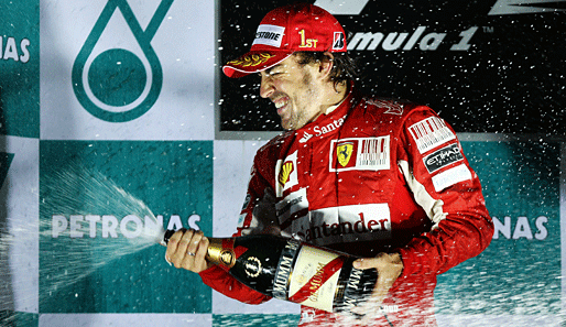 Ferrari-Pilot Fernando Alonso freut sich dafür um so mehr. Er gewinnt in Südkorea und übernimmt die WM-Führung