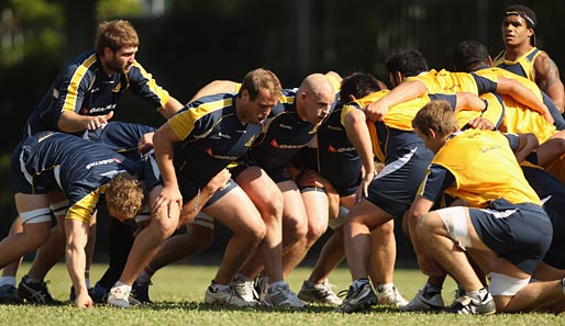 Das Rugby-Team der Australian Wallabies bei einem Scrum während des Trainings in Hong Kong