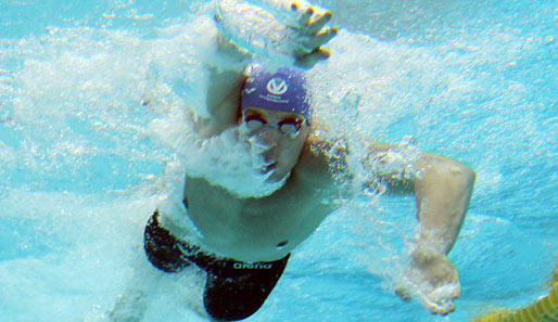 Beim Schwimmweltcup in Berlin kämpft sich Paul Biedermann durch das kühle Nass. Im Vorlauf der 200 Meter Freistil zog er ins Finale ein