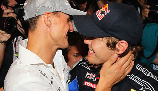 Nach dem Rennen hatte Schumacher schon wieder die Muße, Vettel herzlich zu gratulieren. Vielleicht feiert er sogar mit seinem Nachfolger