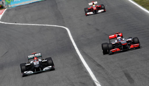 Spanien: Und wieder zeigt Schumacher, dass er es nicht verlernt hat! Auf dem Circuit de Catalunya liefert er sich einen sehenswerten Fight mit Jenson Button