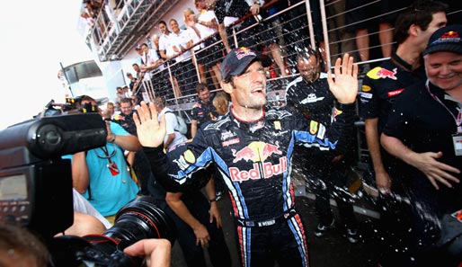 Großbritannien: Webber siegt und sorgt für mächtig Ärger. Seine Aussage: "Nicht schlecht für einen Nummer-Zwei-Fahrer" bringt Red Bull in Bedrängnis