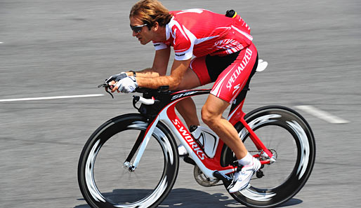 Jarno Trulli auf dem Weg zur Tour de France? Mit dem Rad könnte er sich bei jedem Zeitfahren blicken lassen. Nur ein Helm würde aerodynamisch noch helfen