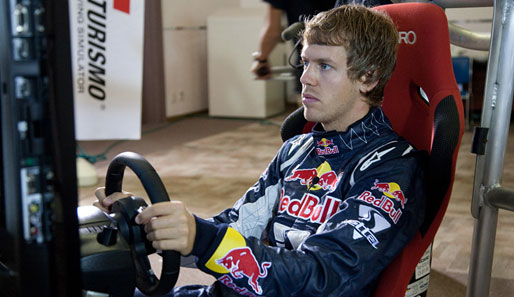Das wollte Sebastian Vettel am eigenen Leib erfahren. Im Simulator unterbot er den Streckenrekord von Suzuka in seiner ersten Runde um mehr als 20 Sekunden