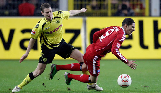 Dortmund - Hamburg 2:0: Die erste Halbzeit war geprägt von Hektik und Nervosität - Lukasz Piszczek (l.) und Hamburgs Paolo Guerrero im Zweikampf
