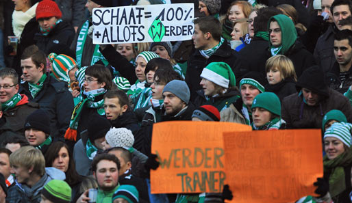 Werder Bremen - FC St. Pauli 3:0: So sieht Treue aus! "Schaaf + Allofs = 100% Werder". Die Bremer Fans sind vom Führungsduo überzeugt - und die Gleichung ging auf