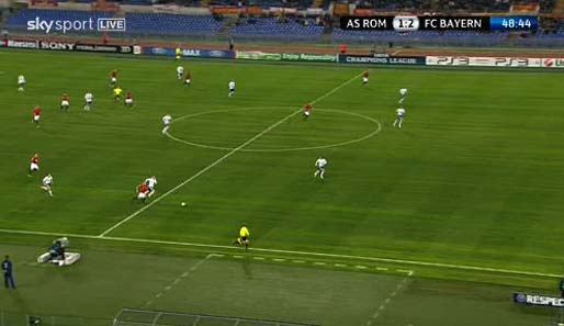 AS Rom - Bayern München, 49. Minute: Rom kontert die Bayern aus. Menez überlauft auf der rechten Seite Tymoschtschuk...