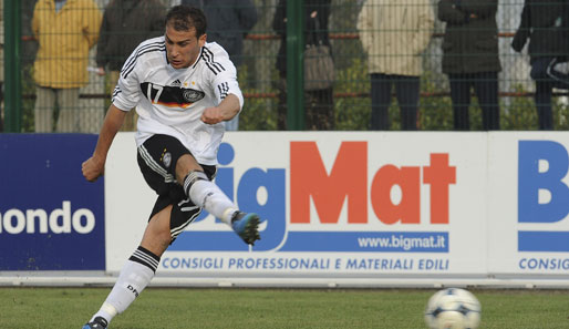 Frankfurts Cenk Tosun feierte im Mai 2010 sein Bundesliga-Debüt. Der Angreifer läuft für die deutsche U 20 auf