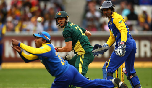 Sri Lankas Mahela Jayawardene legt sich beim Cricket-Länderspiel gegen Australien lang. Nur dumm, dass alle zugucken