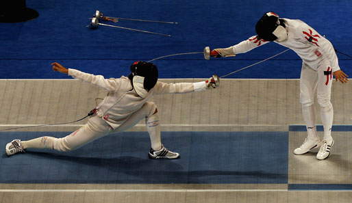 Athletik pur bei den Asienspielen - zumindest links: Koh I Jie (l.) beim Fechten gegen Tsui Yiu Chung aus Hong Kong