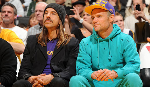 Bekennende Laker-Fans: Anthony Kiedis (l.) und Flea von den Red Hot Chili Peppers. Die Indiana Pacers besiegten die Los Angeles Lakers mit 95:92