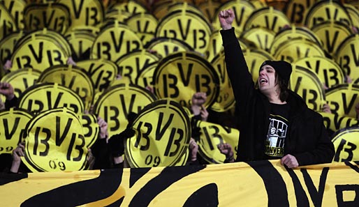 Circa 7000 Dortmunder Fans fanden den Weg ins Frankenstadion. Sie feierten sich, die Mannschaft und natürlich die Herbstmeisterschaft