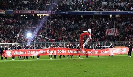 Die Bayern bedankten sich nach dem Spiel für die erfolgreiche Saison und die Unterstützung bei seinen Fans