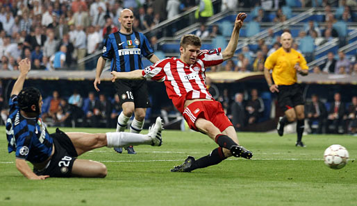 Der Triumph in der Königsklasse bleibt ihm aber verwehrt: Gegen Inter gibt's ein 0:2, Müller vergibt hier die Chance zum 1:1