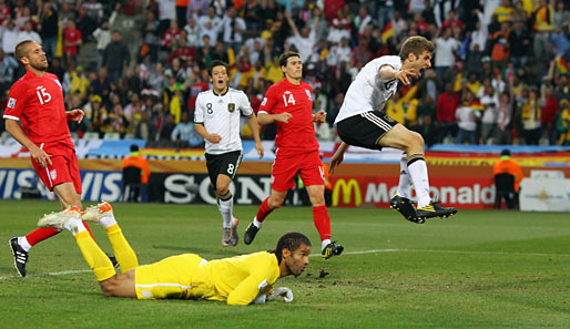 Im Achtelfinale gegen England schnürt Müller einen Doppelpack und gibt damit den Three Lions den Rest. Endstand: 4:1