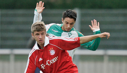 2000 kommt Müller zum FC Bayern und durchläuft D-, C-, B- und A-Jugend. Hier duelliert er sich 2007 mit Werder Bremens A-Jugend