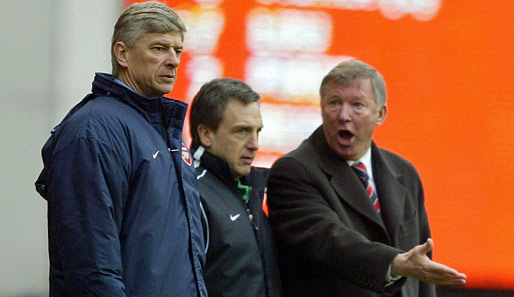 FA-Cup 2004: Auch Gunners-Coach Arsene Wenger (l.) und Sir Alex Ferguson geraten während der heißen Duelle aneinander