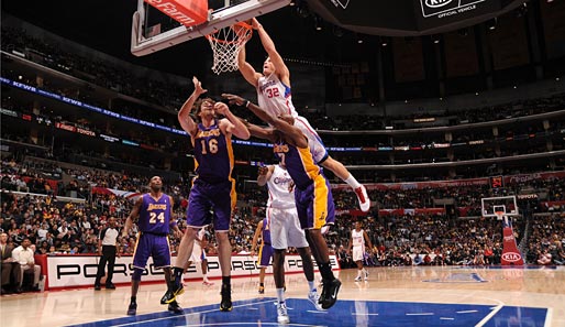 Blake Griffin mal wieder mit einem spektakulären Dunk. Doch er alleine reicht halt nicht gegen das Star-Ensemble der Lakers. Die Clippers verlieren das Stadtduell mit 86:87