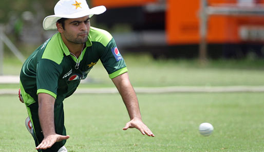 Akkurater Hecht, der Hut sitzt! Der pakistanische Cricket-Spieler Ahmed Shehzad während des Trainings in Australien