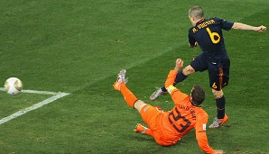 Van der Vaart war hautnah dabei, als Andres Iniesta Spanien in der Verlängerung zum ersten WM-Titel schoss