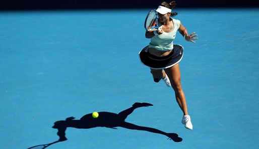 Li Na springt nicht nur schneller als ihr Schatten. Sie steht auch als erste Chinesin in einem Grand-Slam-Finale. Im Halbfinale besiegte sie Caroline Wozniacki