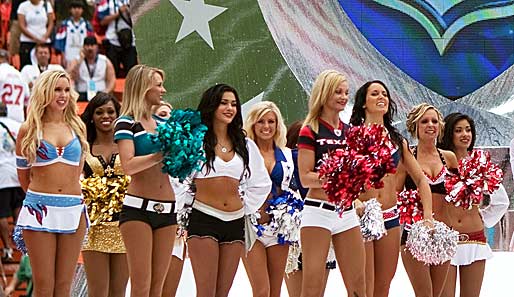 Hier ist doch was für jeden dabei: Die Cheerleader beim NFL Pro Bowl strahlen um die Wette. Na, wer hat die schönsten Pompons?