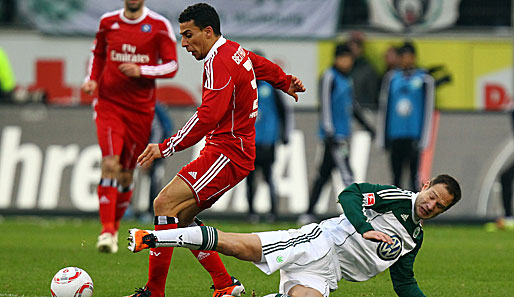 Ein häufiges und symbolträchtiges Bild: Die Hamburger oben auf, die Wolfsburger am Boden. Hier gewinnt Aenis Ben Hatira (l.) den Zweikampf gegen Jan Polak