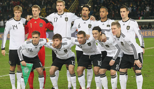 Die deutsche Nationalmannschaft vor dem Anpfiff. Ohne einen Dortmunder Spieler startete das Team in die Partie