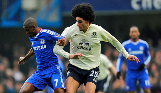 Fühlbar mehr Haar: Evertons Marouane Fellaini (r.) im FA-Cup-Infight mit Chelseas Mittelfeldspieler Ramires