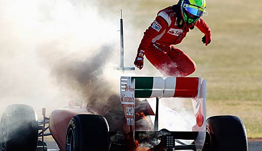 Bei dir raucht's wohl! Felipe Massa musste bei den Testfahrten in Valencia seinen Boliden stehen lassen. Dabei sollte er doch der Konkurrenz Feuer unterm Hintern machen