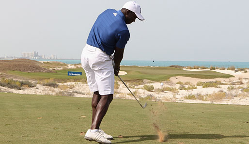 Den kennen wir doch: Ex-ManUtd-Goalgetter Dwight Yorke macht auch auf dem Golfplatz eine gute Figur. So gesehen während der Laureus Sports Awards 2011 in Abu Dhabi