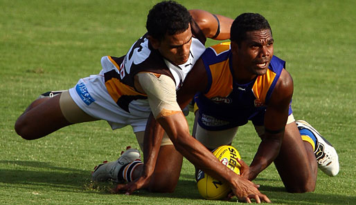 Männer auf allen Vieren auf der Jagd nach dem Ball: So geschehen in der australischen Rugby-League AFL