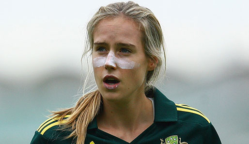 Das ist Ellyse Perry vom australischen Damen-Cricket-Team - gegen Neuseeland mit Kriegsbemalung im Gesicht. Man sollte viel häufiger Damen-Cricket gucken...
