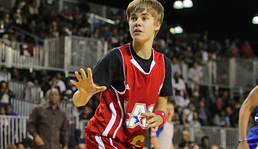Popstar Justin Bieber machte acht Punkte beim Promi-Match im Rahmen des NBA-All-Star-Wochenendes in L.A. und wurde als MVP ausgezeichnet