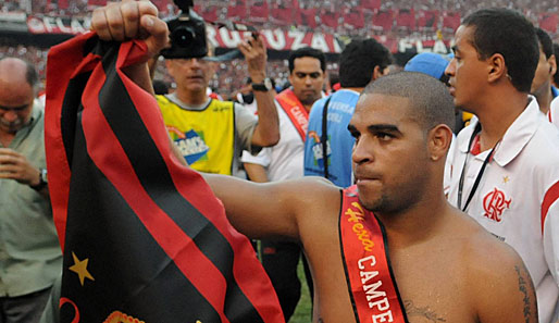 Adriano. Der 28-Jährige spielte in der Serie A für Inter, Florenz und Parma, ehe er 2008 ein halbes Jahr für den FC Sao Paulo und ein Jahr für Flamengo spielte. Seit Sommer 2010 beim AS Rom