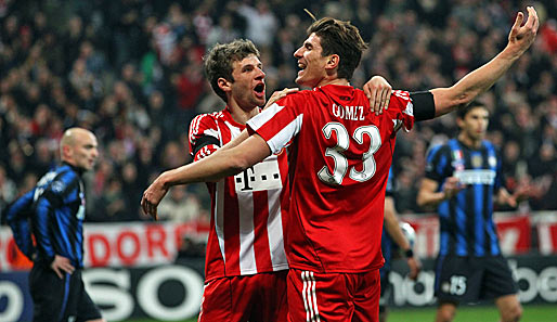 Und der Gomez-Ausgleich war noch nicht alles in Durchgang eins... Thomas Müller vollendete eine Kombination der Bayern eiskalt zum 2:1