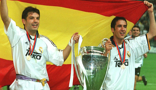 Der zweite von drei Champions-League-Titeln in der Karriere von Raul: Fernando Morientes (l.) traf für Real gegen Valencia im Finale zum 1:0, Raul stellte den 3:0-Endstand her